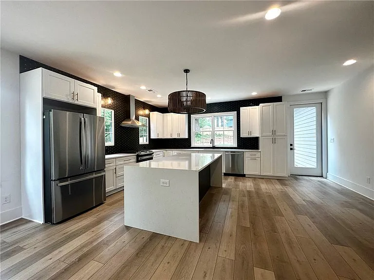 192 Claire Dr SE — Photo 6