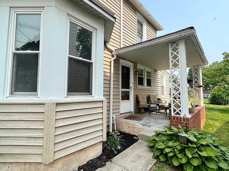 337 Bridge St — Photo 3