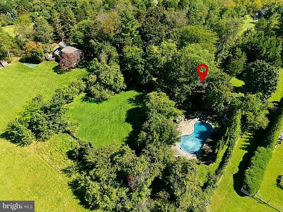 3rd image of 195 Woodhill Rd