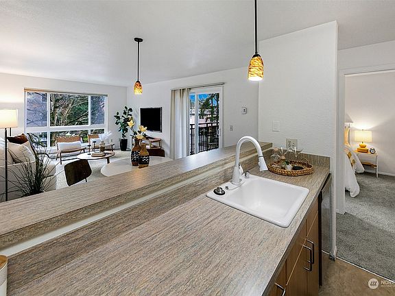 4th image of 5844 NE 75th Street #B 201