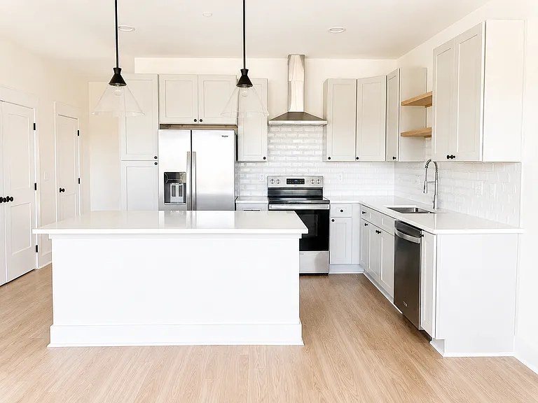 1385 Meridian St — Photo 10