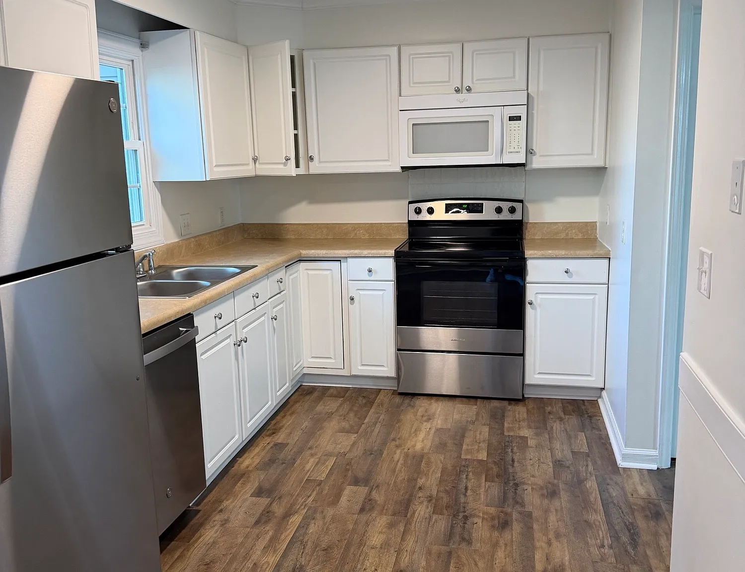 2 bed, 986 sqft, $1,350 — Photo 2