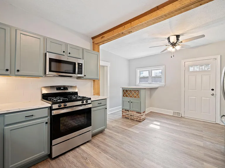 4523 Baker St — Photo 4