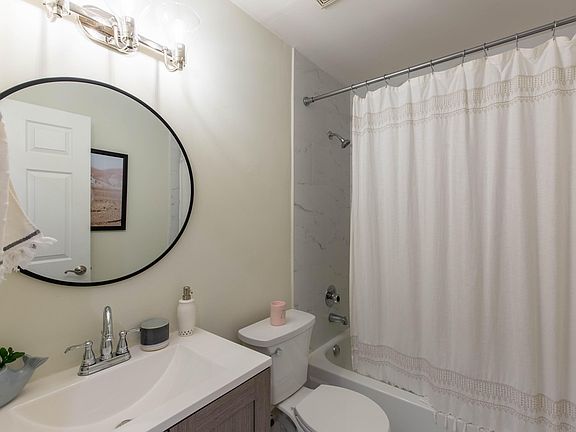 5th image of 2474 Bedford Mews Dr