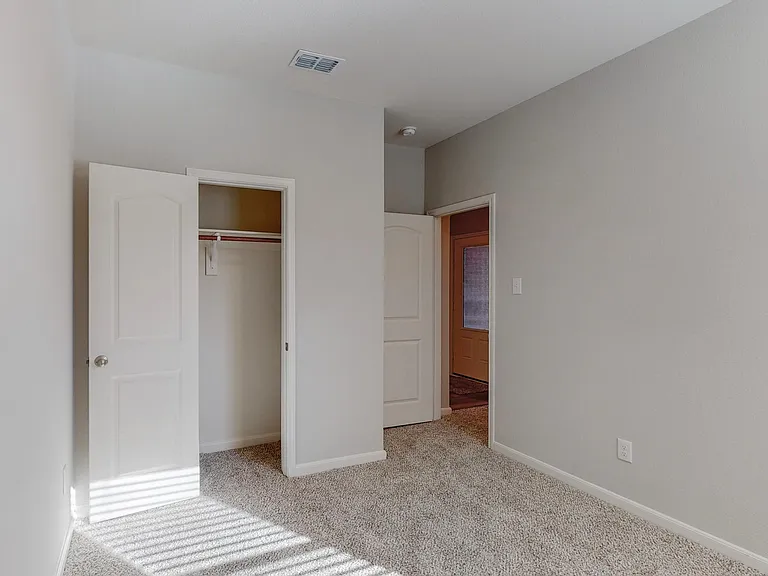 2113 Emma Ct — Photo 10