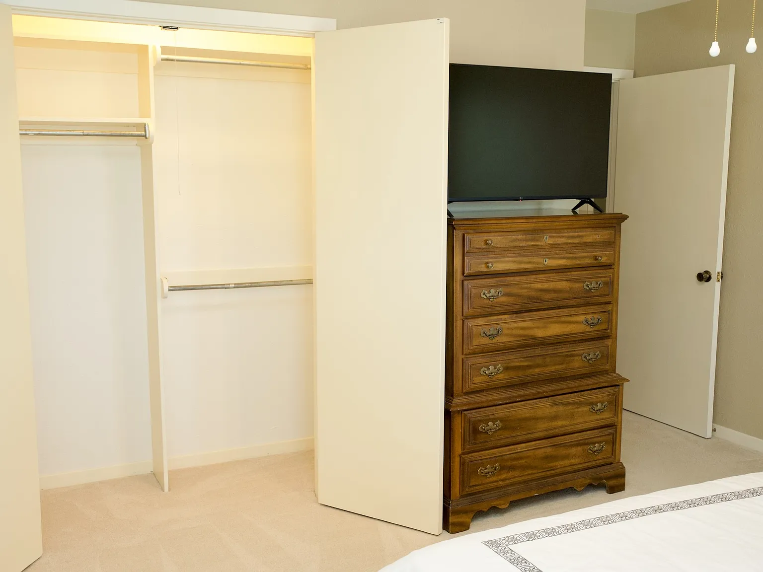 4 bed, 2651 sqft, $995 — Photo 2