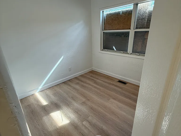 1502 E Arnold St — Photo 6