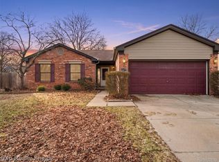 41670 Amberly Dr, Clinton Township, MI