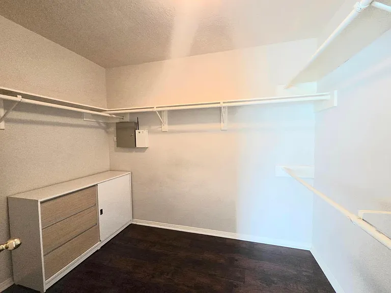 2634 Shelby Dr — Photo 12