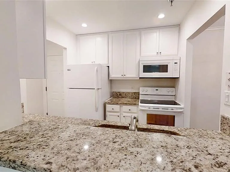 300 Johnson Ferry Rd NE #A112 — Photo 7