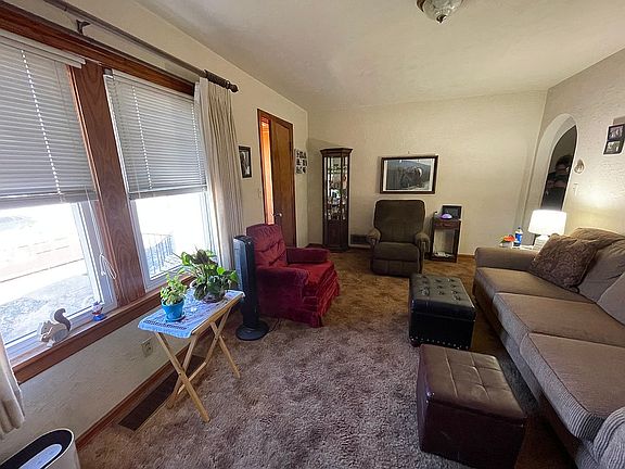 5th image of 210 E Washington Ave