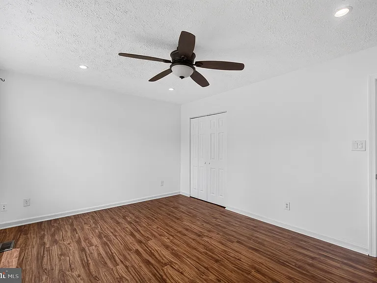 13296 Hollinger Ave — Photo 6