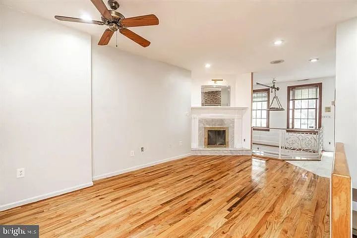 3 bed, 2.5 bath, 2061 sqft, $3,800 — Photo 3