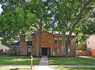 108 Wedgewood St, Lake Jackson, TX 77566