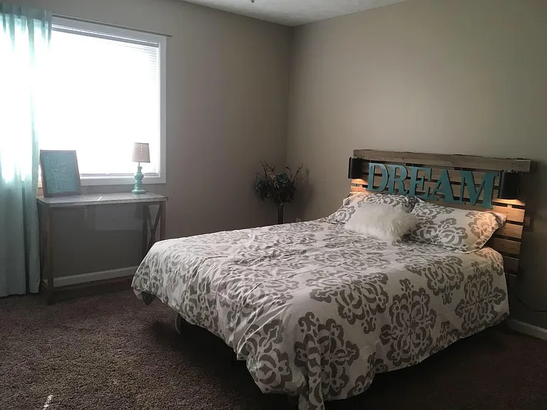 425 Hazel Ct — Photo 6
