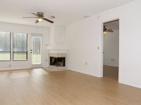 4th image of 2210 Stonington Ave