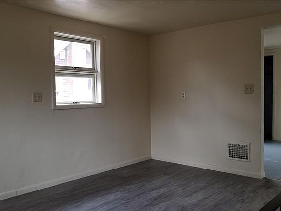 2nd image of 435 Parkcliffe Ave