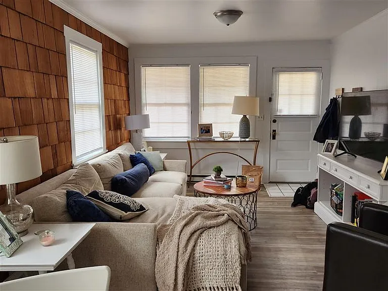 2505 Fentress Ave — Photo 3