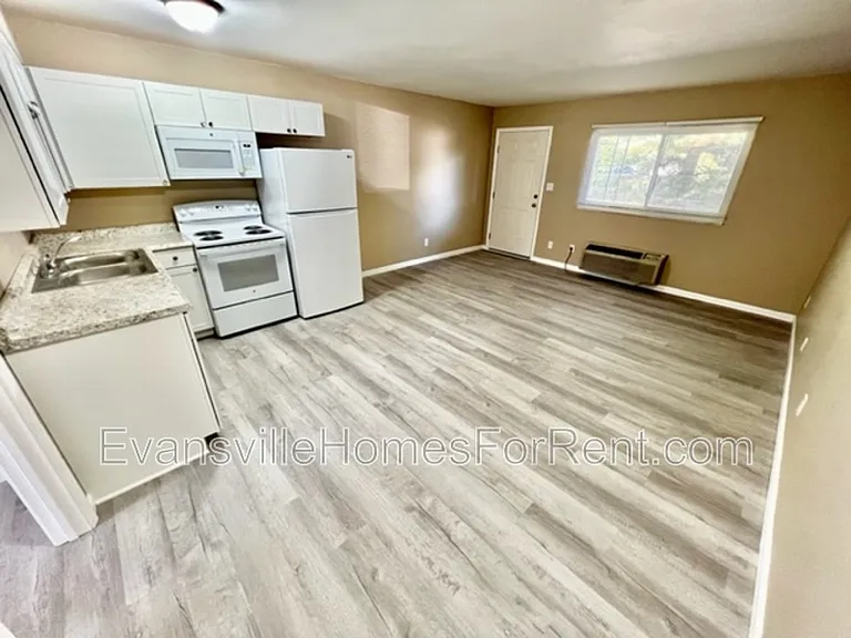 1547 S Green River Rd #6 — Photo 4