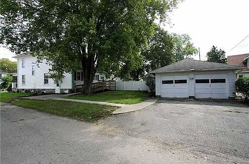 3rd image of 1410 Broadway