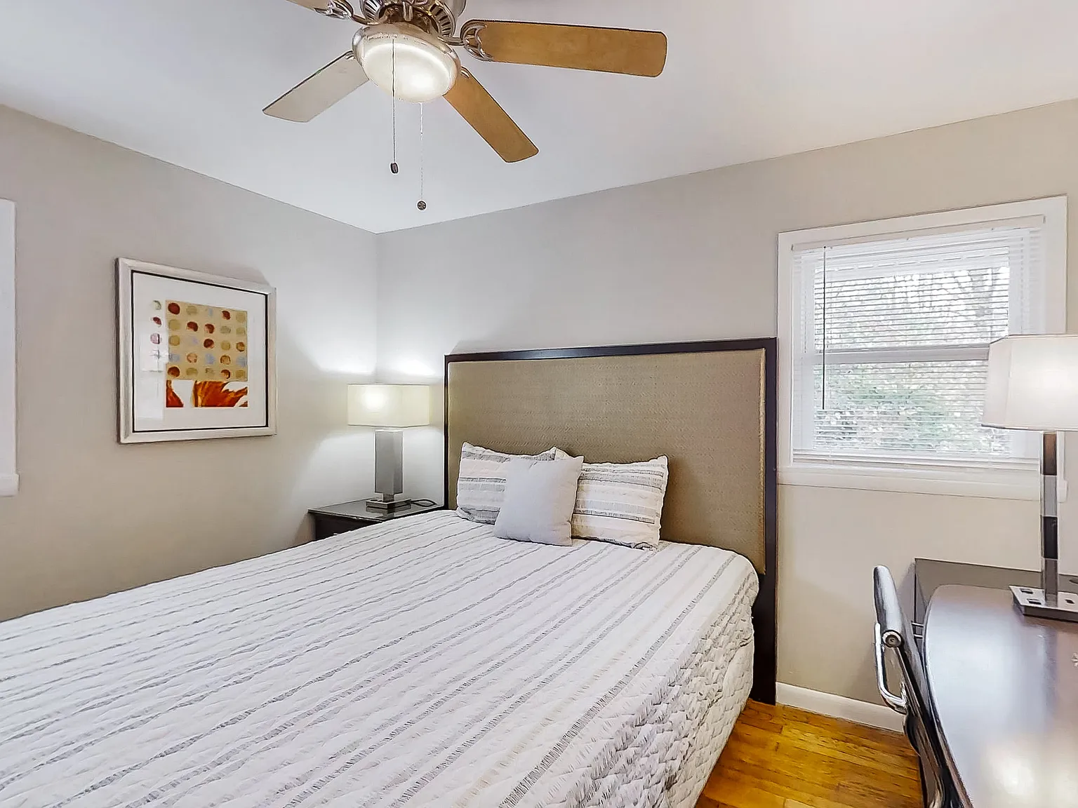 4 bed, 1.0 bath, 925 sqft, $905 — Photo 2