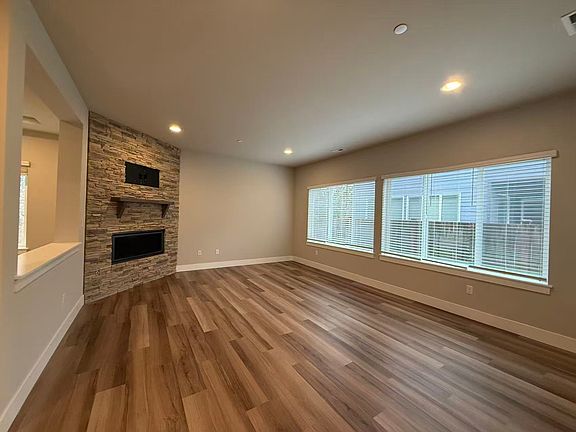 5th image of 15320 Meridian Dr SE