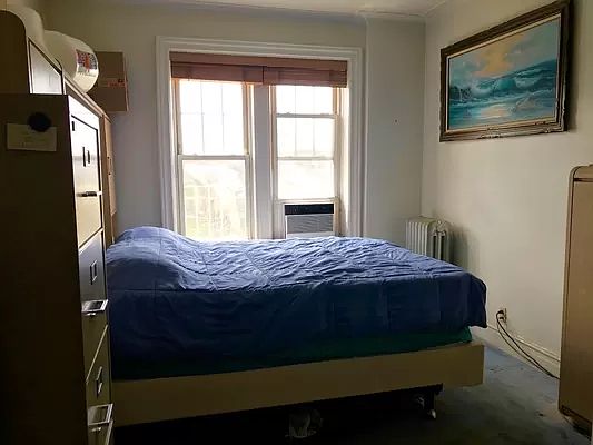 2nd image of 521 41st St APT D1