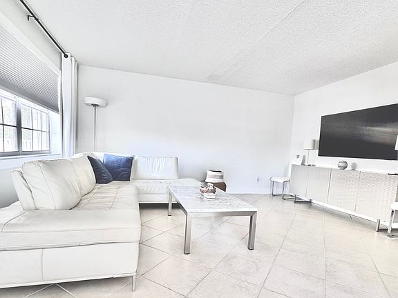 2nd image of 1441 Ocean Dr APT 206