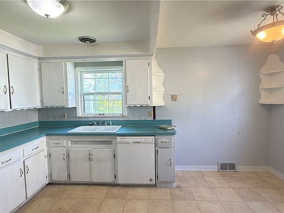 5th image of 3074 Keswick Rd