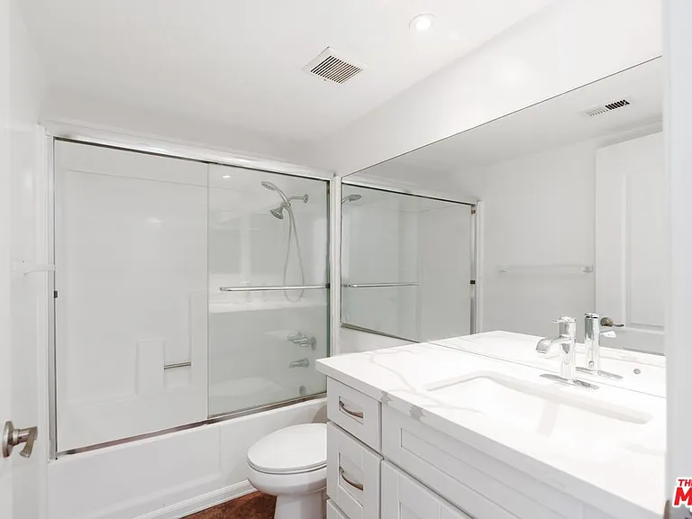 4238 Whitsett Ave #201 — Photo 8