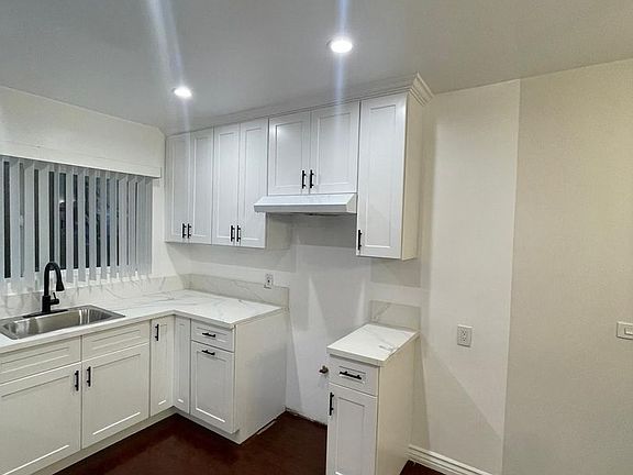 5th image of 5301 Corteen Pl APT 7