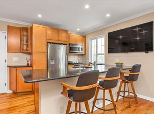 441 W Main St APT 3B, Huntington, NY 11743