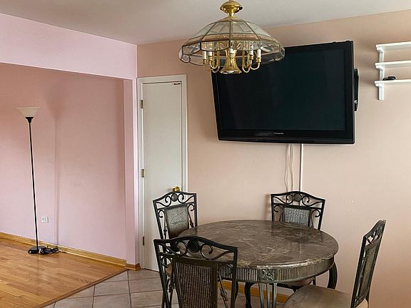 5th image of 2600 W Walton St APT 3