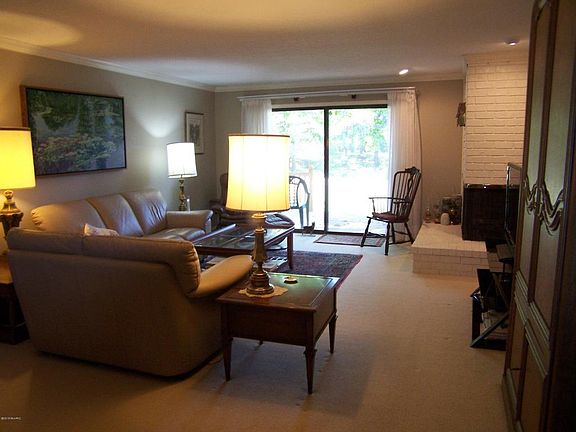 3rd image of 6126 Parview Dr SE