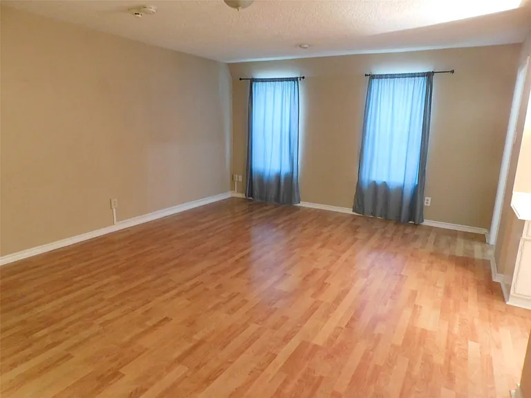 472 N Post Oak Ln — Photo 40