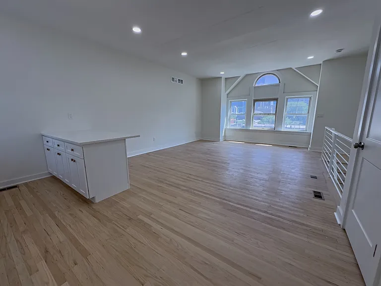 2013 Green St #3F — Photo 11