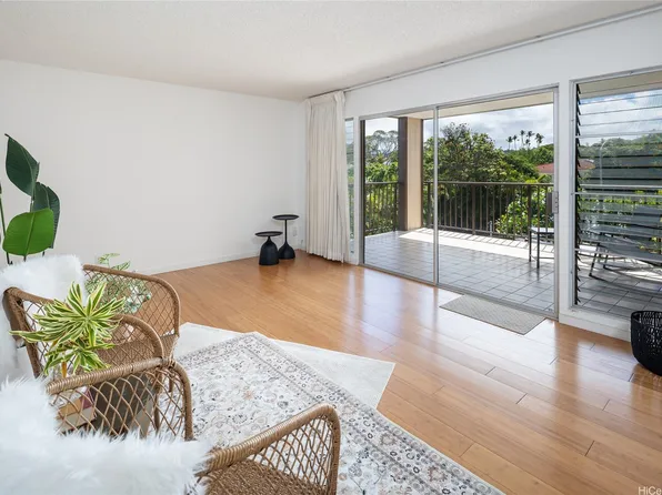3721 Kanaina Ave APT 305, Honolulu, HI 96815