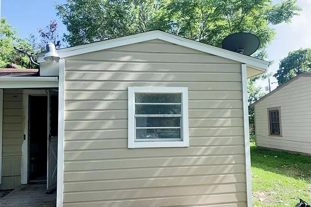3 bed, 1.0 bath, 1030 sqft, $1,600 — Photo 1