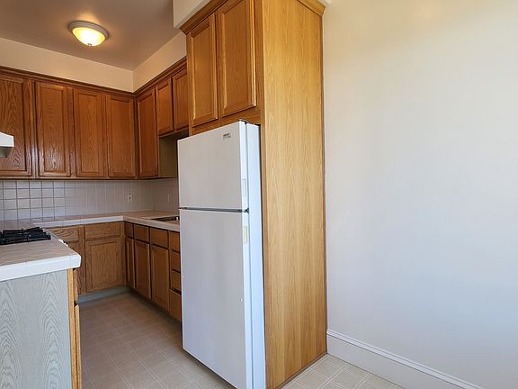 4th image of 3455 Fillmore St #304