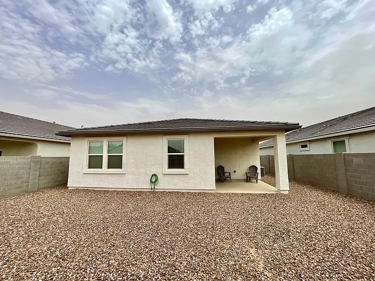 18563 W Desert Hollow Dr — Photo 26
