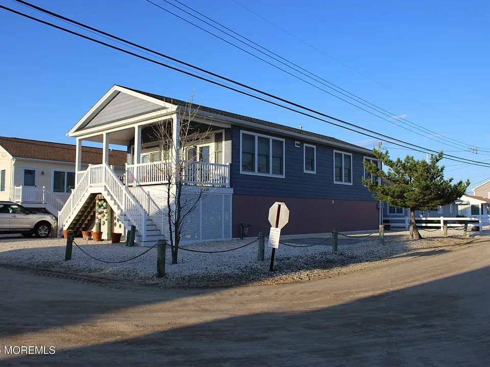 128 W Osprey Way