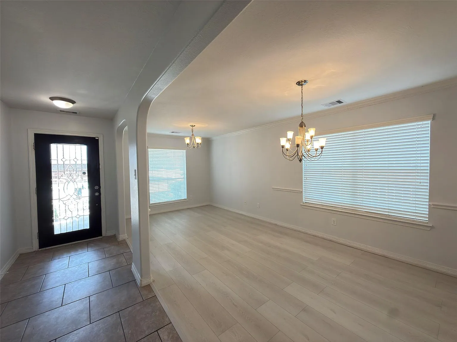 4 bed, 2.5 bath, 2688 sqft, $2,450 — Photo 3