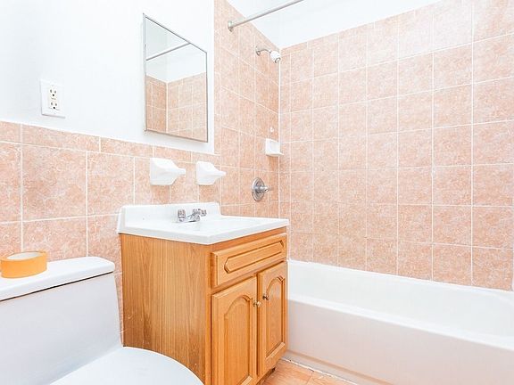 5th image of 466 Franklin Ave APT 2A