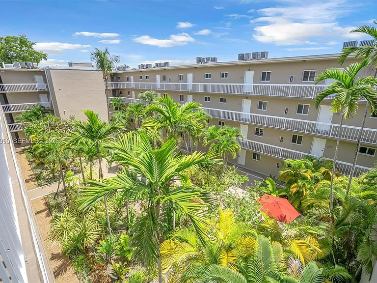 8101 Camino Real #402 — Photo 33