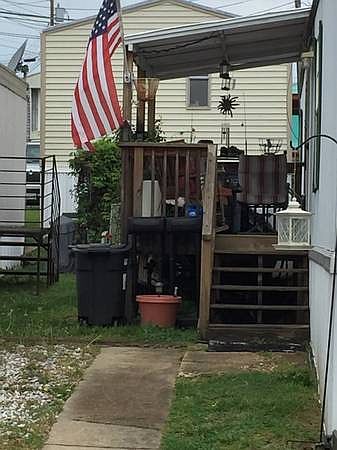 2nd image of 1731 Keates St