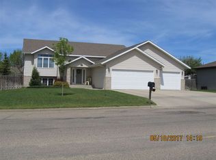 917 16th Ave SE, Minot, ND 58701