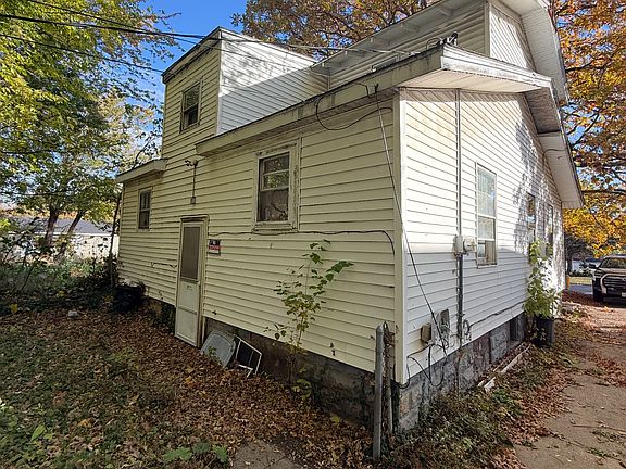 4th image of 1825 N Church St