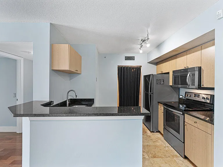 1013 Villa Cir — Photo 9