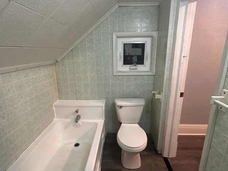 614 N Michigan St — Photo 11