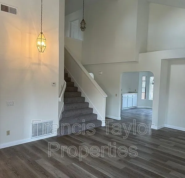 954 Cornwell Ct — Photo 5